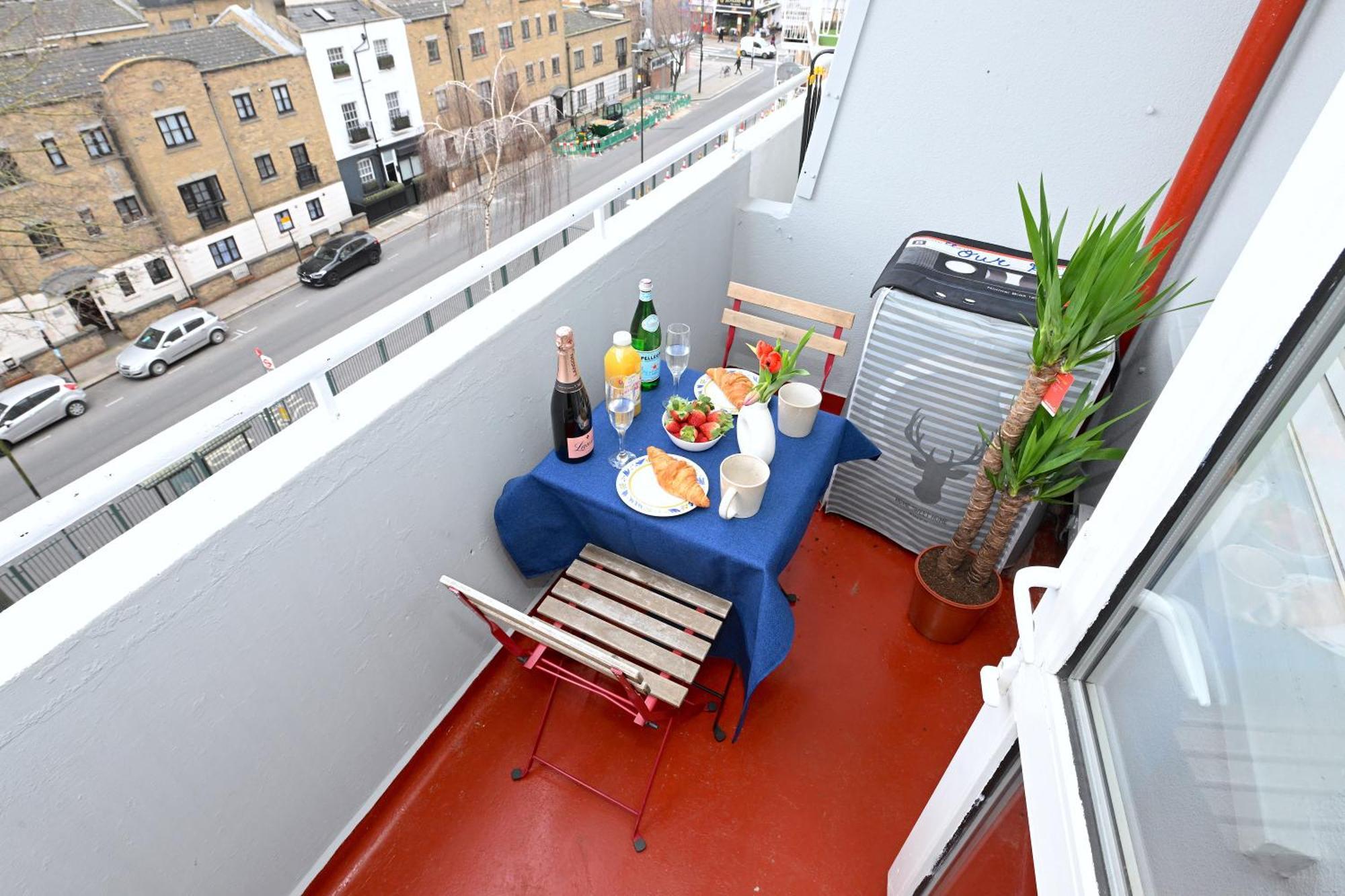 Superb 4 Bedroom Flat In The Heart Of Camden Town London Exteriör bild